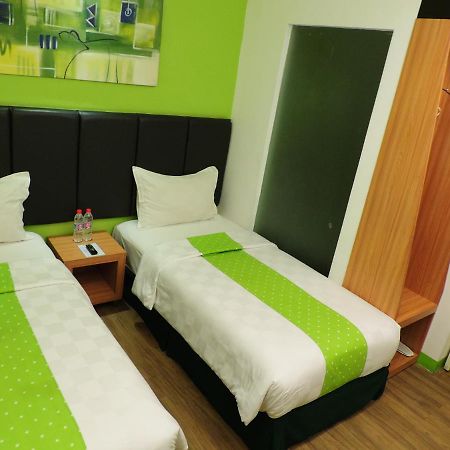 Arbor Biz Hotel Makassar Dış mekan fotoğraf