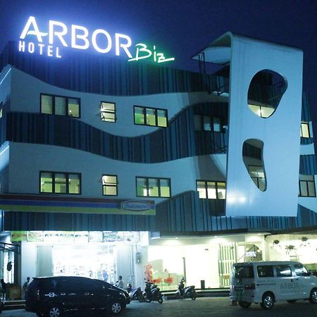 Arbor Biz Hotel Makassar Dış mekan fotoğraf