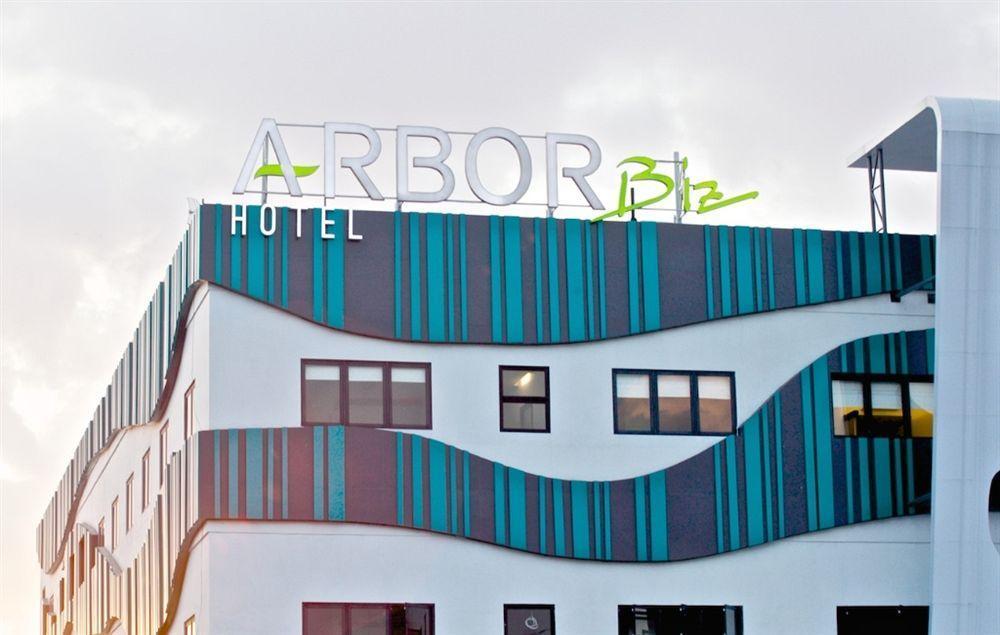Arbor Biz Hotel Makassar Dış mekan fotoğraf