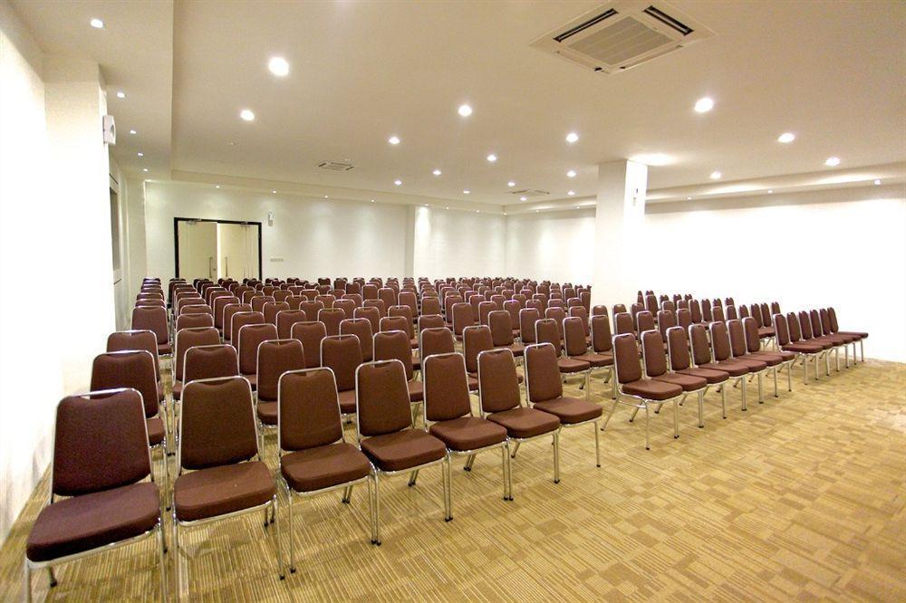 Arbor Biz Hotel Makassar Dış mekan fotoğraf