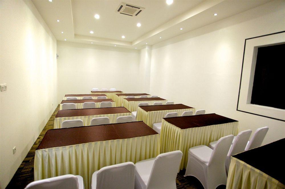 Arbor Biz Hotel Makassar Dış mekan fotoğraf