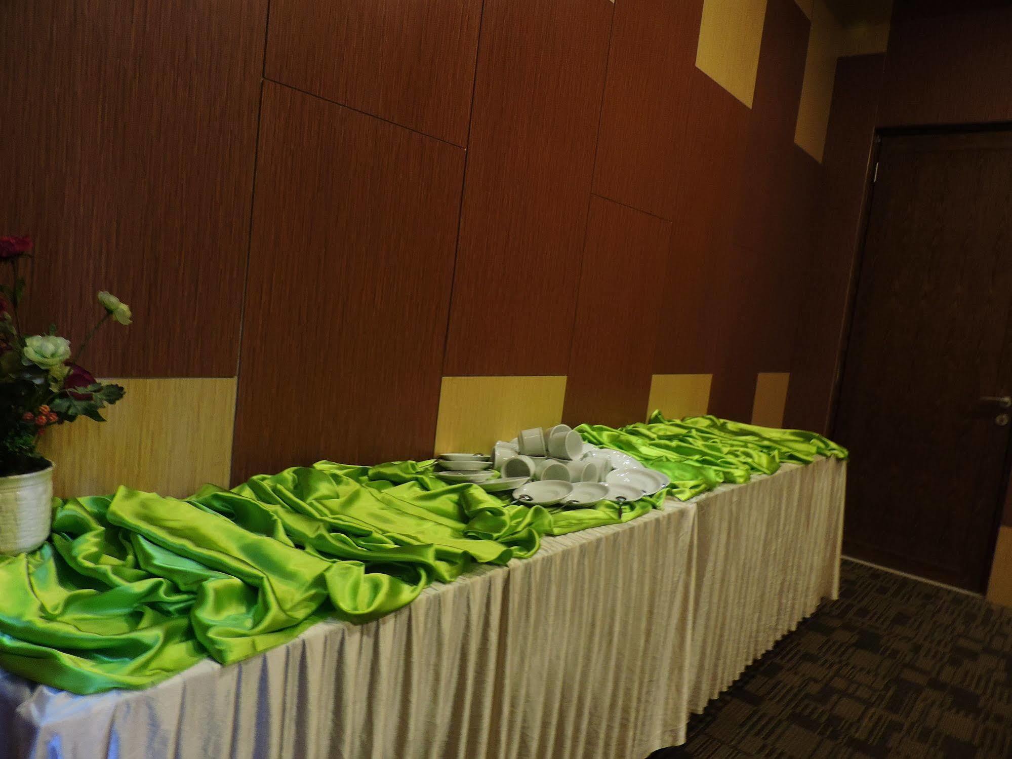 Arbor Biz Hotel Makassar Dış mekan fotoğraf