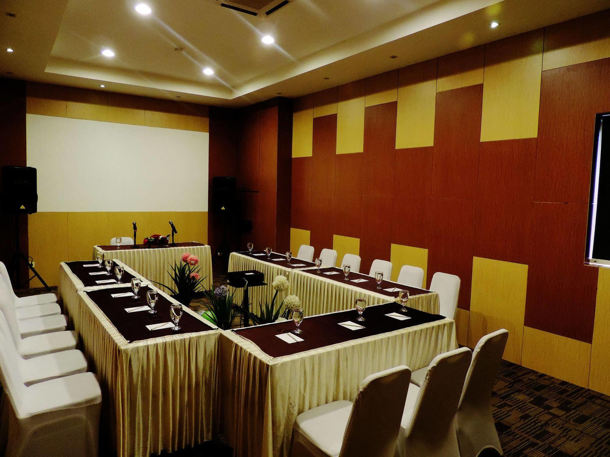 Arbor Biz Hotel Makassar Dış mekan fotoğraf