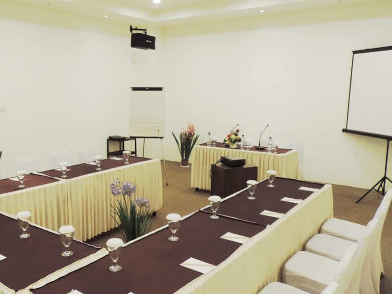 Arbor Biz Hotel Makassar Dış mekan fotoğraf