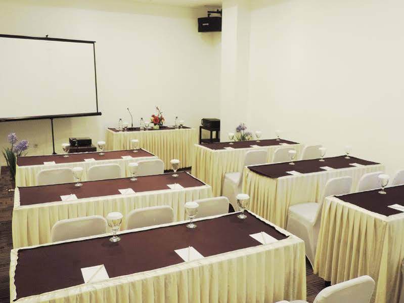 Arbor Biz Hotel Makassar Dış mekan fotoğraf