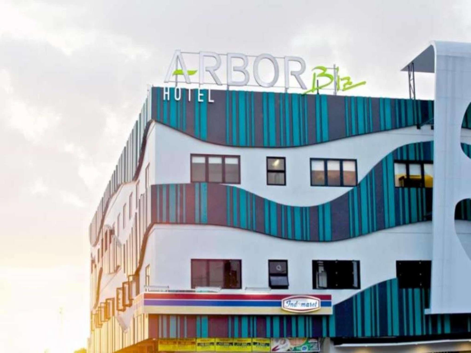 Arbor Biz Hotel Makassar Dış mekan fotoğraf