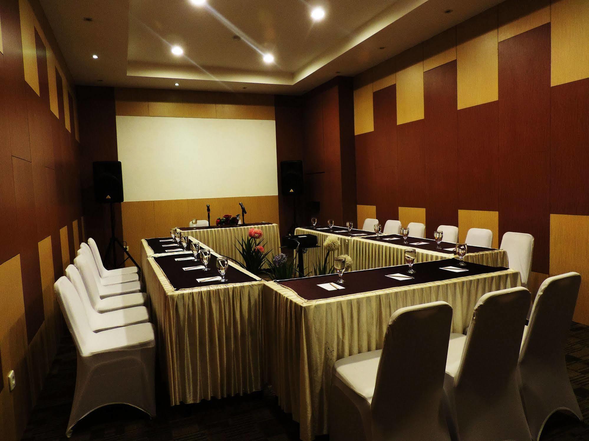 Arbor Biz Hotel Makassar Dış mekan fotoğraf