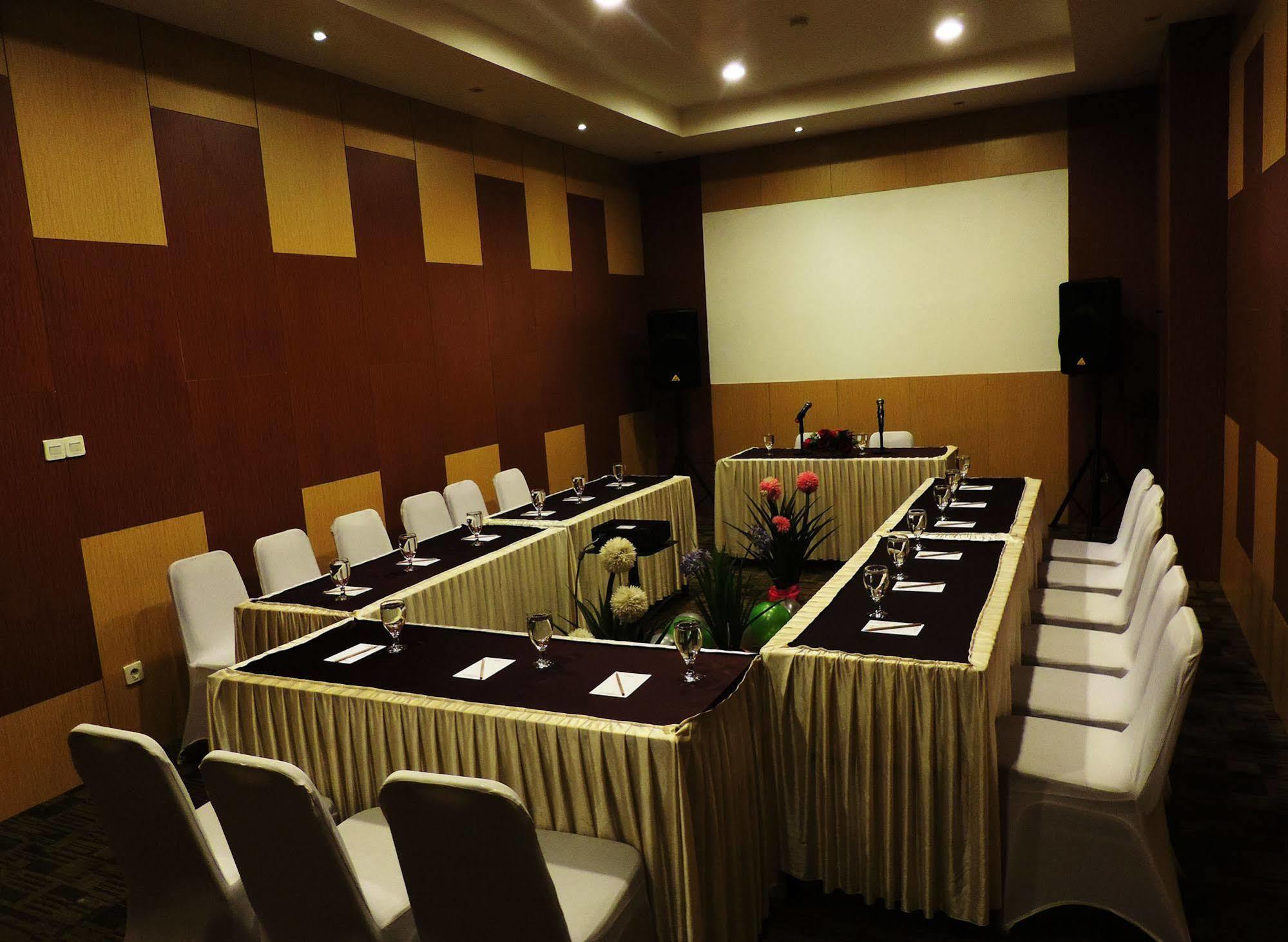Arbor Biz Hotel Makassar Dış mekan fotoğraf