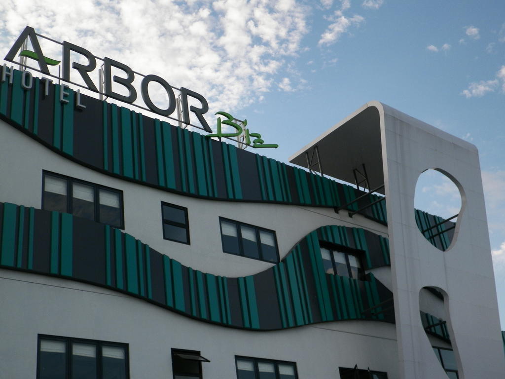 Arbor Biz Hotel Makassar Dış mekan fotoğraf